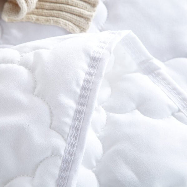 Non-waterproof Mattress Protector